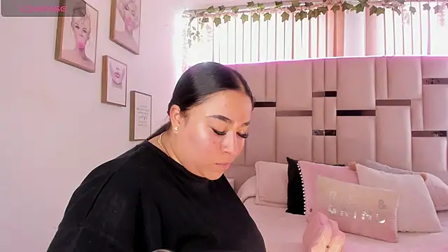 Snapshot of Zoey_thompson chatting on 11-30-25, 03:27 Zoey thompson online show from 11-30-25, 03:27