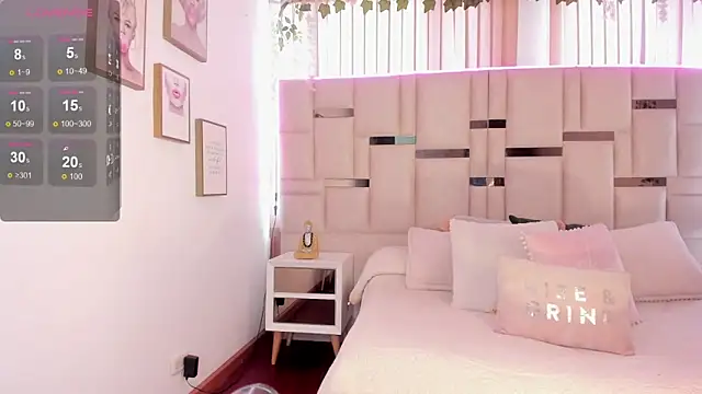 Snapshot of Zoey_thompson chatting on 12-01-25, 07:30 Zoey thompson online show from 12-01-25, 07:30