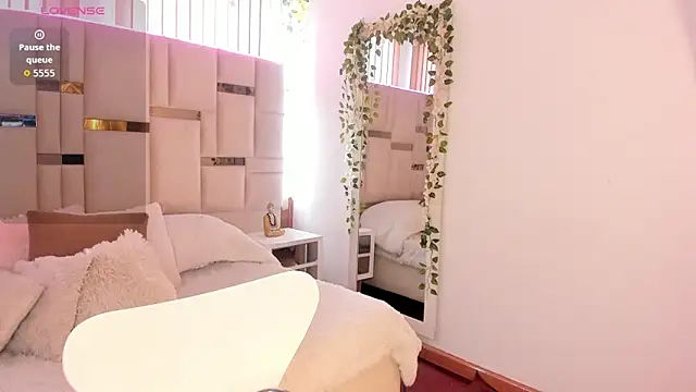 Zoey thompson online show from 02-05-26, 07:29