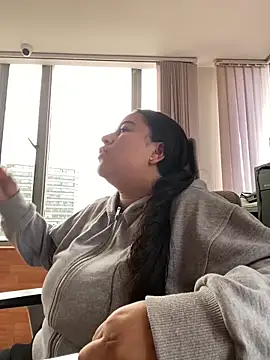 Zoey thompson online show from 03-27-26, 07:46