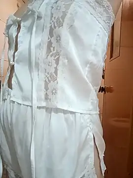 Snapshot of Thuylinh86 chatting on 10-24-25, 12:12 Thuylinh86 online show from 10-24-25, 12:12