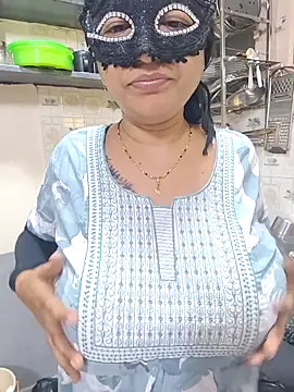 Queen Nightt online show from 10-07-25, 03:14