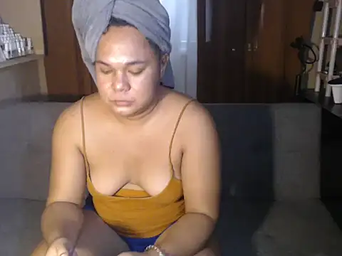Snapshot of roseluv_hot chatting on 05-08-26, 03:23 roseluv hot online show from 05-08-26, 03:23