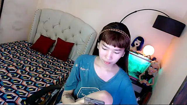 ShantalFoxxy  online show from 11-04-25, 01:27