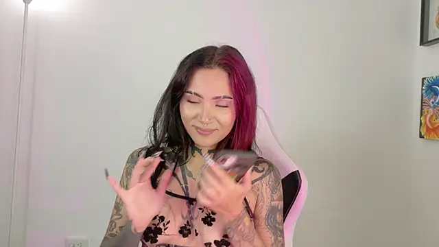 sara queen10 online show from 04-21-26, 01:39