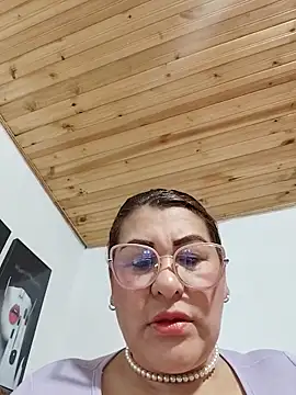 Snapshot of AlexxiaaMat chatting on 04-28-26, 11:04 AlexxiaaMat online show from 04-28-26, 11:04