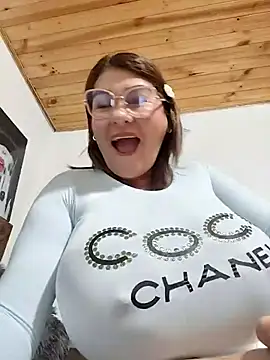 Snapshot of AlexxiaaMat chatting on 05-10-26, 11:04 AlexxiaaMat online show from 05-10-26, 11:04