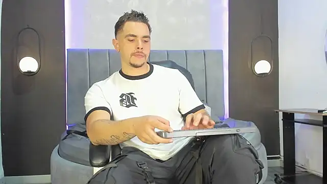 Liam walk  online show from 11-20-25, 09:47