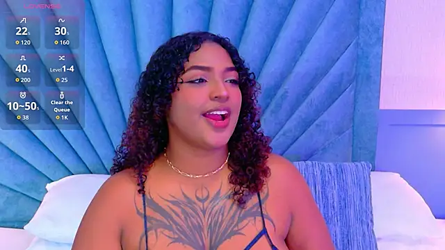 Snapshot of Cristal-Jonnes chatting on 10-16-25, 03:07 Cristal-Jonnes online show from 10-16-25, 03:07