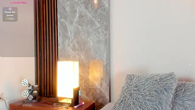 Snapshot of Emma_hunter_ chatting on 10-22-25, 04:02 Emma hunter online show from 10-22-25, 04:02