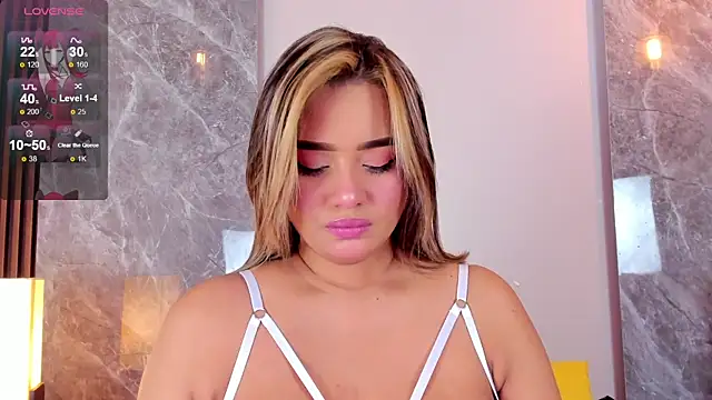 Snapshot of Emma_hunter_ chatting on 11-28-25, 04:15 Emma hunter online show from 11-28-25, 04:15