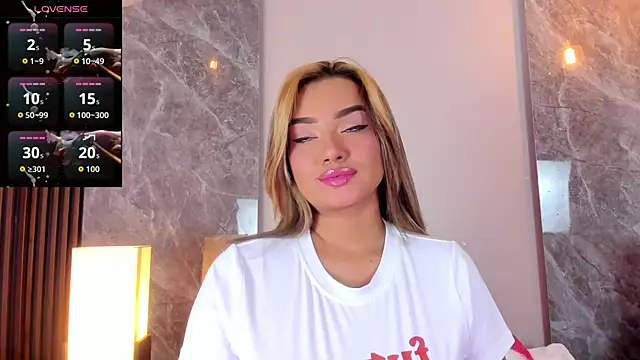 Snapshot of Emma_hunter_ chatting on 12-03-25, 04:20 Emma hunter online show from 12-03-25, 04:20