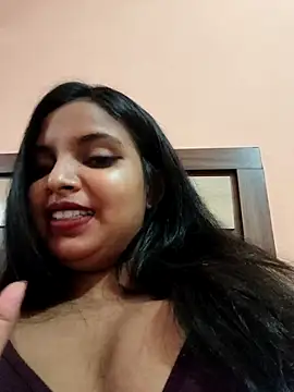 Snapshot of Maahhii_2 chatting on 05-18-26, 04:07 Maahhii 2 online show from 05-18-26, 04:07
