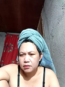 Everleigh mom online show from 09-22-25, 03:19