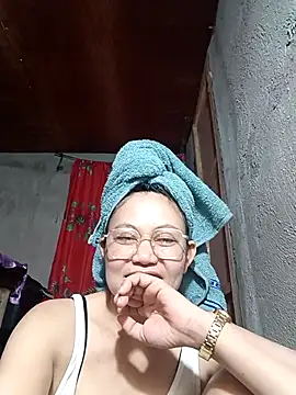 Everleigh mom online show from 10-07-25, 02:09