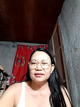 Everleigh mom online show from 10-21-25, 07:58