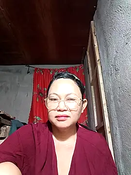 Everleigh mom online show from 10-25-25, 08:14