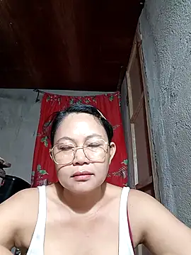 Everleigh mom online show from 11-18-25, 08:02