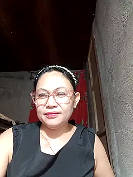 Everleigh mom online show from 12-23-25, 11:08