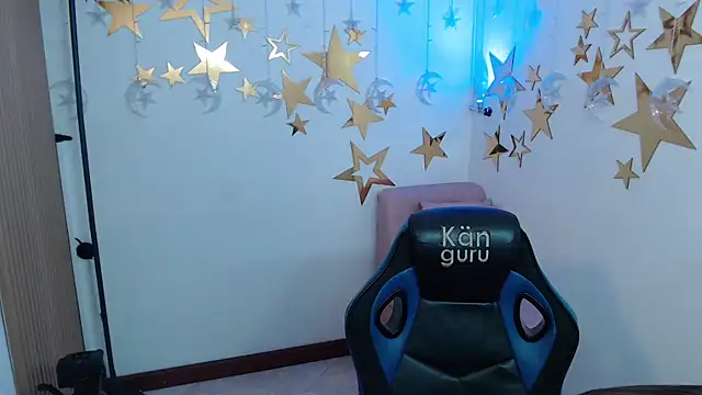 Snapshot of maira_tf chatting on 11-22-25, 04:00 maira tf online show from 11-22-25, 04:00