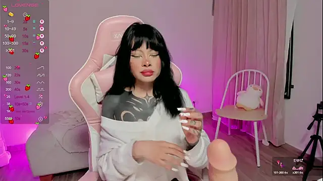 Snapshot of AlinaLukyanova chatting on 11-08-25, 04:45 AlinaLukyanova online show from 11-08-25, 04:45