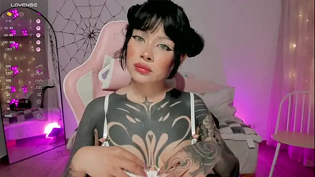 Snapshot of AlinaLukyanova chatting on 11-16-25, 03:56 AlinaLukyanova online show from 11-16-25, 03:56