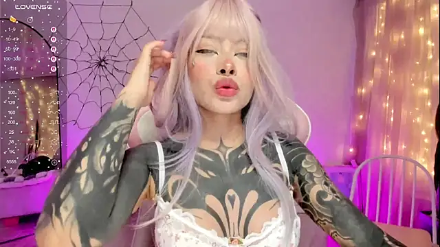 Snapshot of AlinaLukyanova chatting on 11-27-25, 04:36 AlinaLukyanova online show from 11-27-25, 04:36