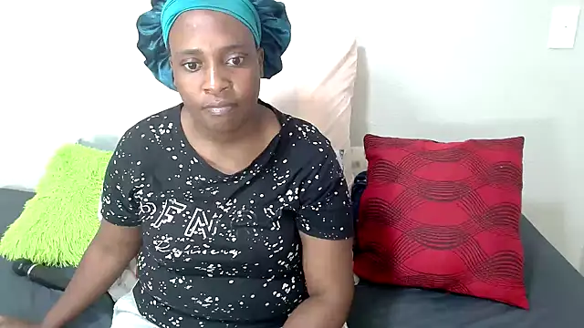 QueenRomaxx1 online show from 10-19-25, 12:39