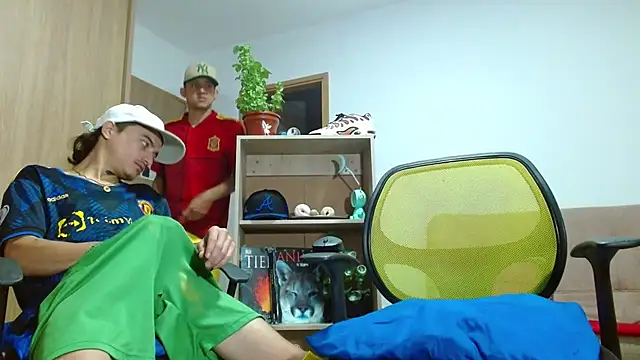 skinny23cm online show from 10-18-25, 10:49