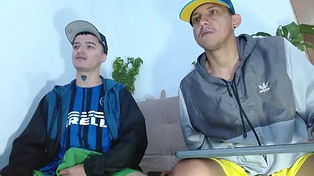 Snapshot of skinny23cm chatting on 01-10-26, 01:24 skinny23cm online show from 01-10-26, 01:24