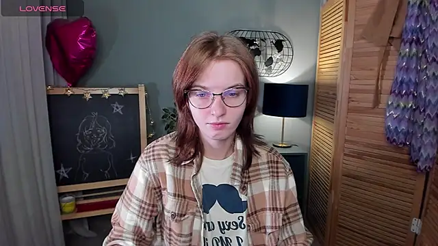 Snapshot of Madelaineses chatting on 09-09-25, 08:25 Madelaineses online show from 09-09-25, 08:25