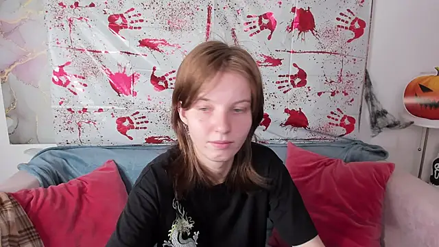 Snapshot of Madelaineses chatting on 10-25-25, 09:06 Madelaineses online show from 10-25-25, 09:06