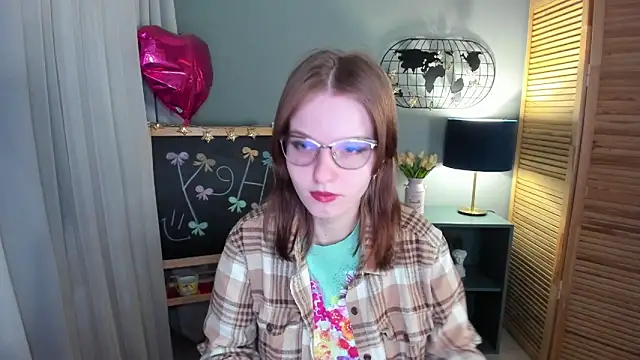 Snapshot of Madelaineses chatting on 11-06-25, 09:10 Madelaineses online show from 11-06-25, 09:10