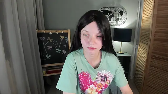 Snapshot of Madelaineses chatting on 11-26-25, 09:21 Madelaineses online show from 11-26-25, 09:21