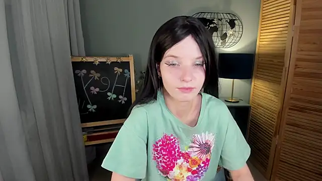 Snapshot of Madelaineses chatting on 12-02-25, 08:41 Madelaineses online show from 12-02-25, 08:41