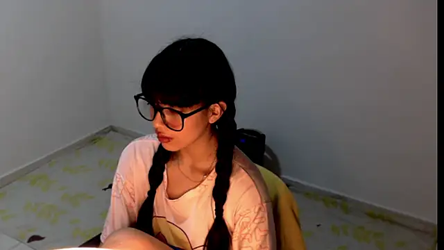 Snapshot of meganmiauu chatting on 05-27-26, 02:03 meganmiauu online show from 05-27-26, 02:03