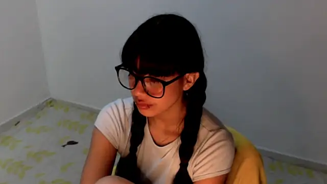 Snapshot of meganmiauu chatting on 06-06-26, 05:23 meganmiauu online show from 06-06-26, 05:23