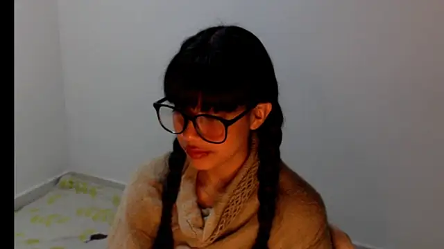 Snapshot of meganmiauu chatting on 06-08-26, 10:48 meganmiauu online show from 06-08-26, 10:48