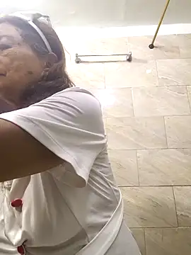 MaryeLunna online show from 12-22-25, 11:40