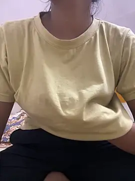 Snapshot of nisha807 chatting on 10-15-25, 07:58 nisha807 online show from 10-15-25, 07:58