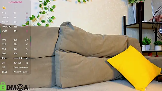 Roxy Sunnny online show from 10-31-25, 09:32