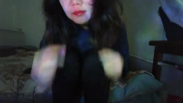 Snapshot of sakuradelreina chatting on 12-17-25, 04:18 sakuradelreina online show from 12-17-25, 04:18