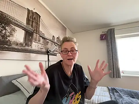 Curvy-Jinx online show from 03-25-26, 12:00