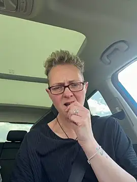 Curvy-Jinx online show from 04-18-26, 01:15