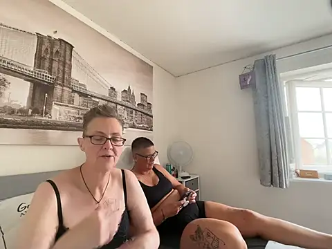 Snapshot of Curvy-Jinx chatting on 07-30-26, 10:03 Curvy-Jinx online show from 07-30-26, 10:03