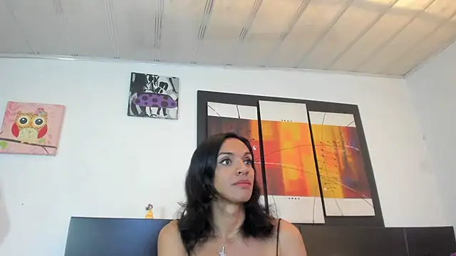 Snapshot of MeganRhyder chatting on 05-19-26, 03:40 MeganRhyder online show from 05-19-26, 03:40