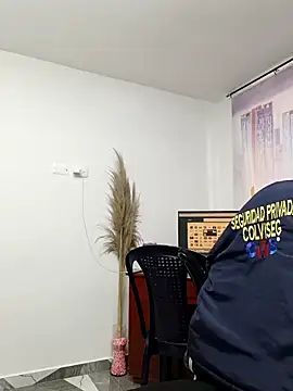 Snapshot of SUSY__06 chatting on 11-19-25, 10:59 SUSY 06 online show from 11-19-25, 10:59