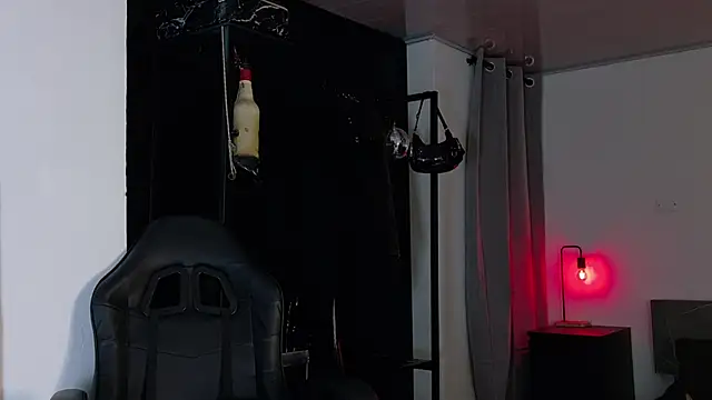 Angelabl0odborne online show from 10-04-25, 09:46