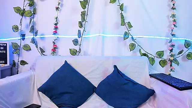 Delilah 85 online show from 11-13-25, 10:41