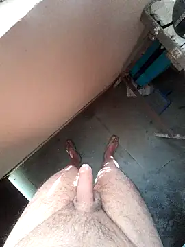 Snapshot of MaxB057 chatting on 11-05-25, 06:24 MaxB057 online show from 11-05-25, 06:24